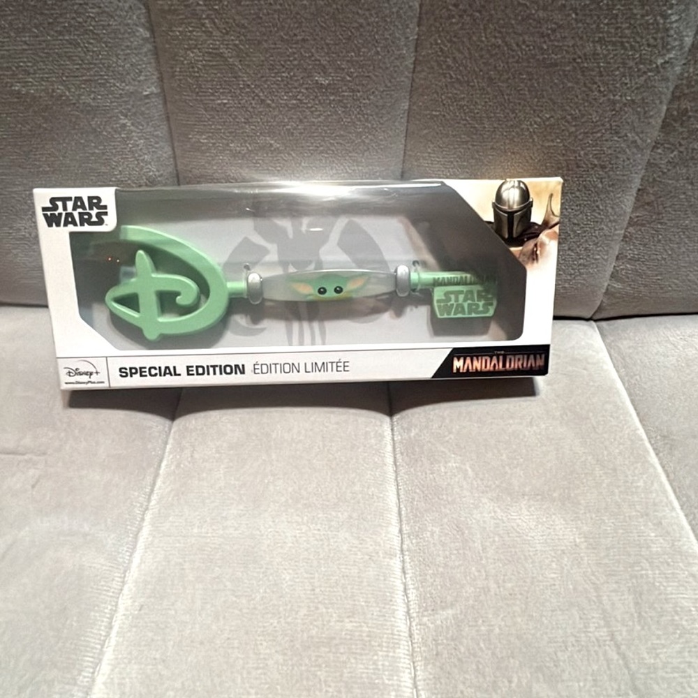 Star Wars Mandalorian Special Edition Key - Picture 2 of 2